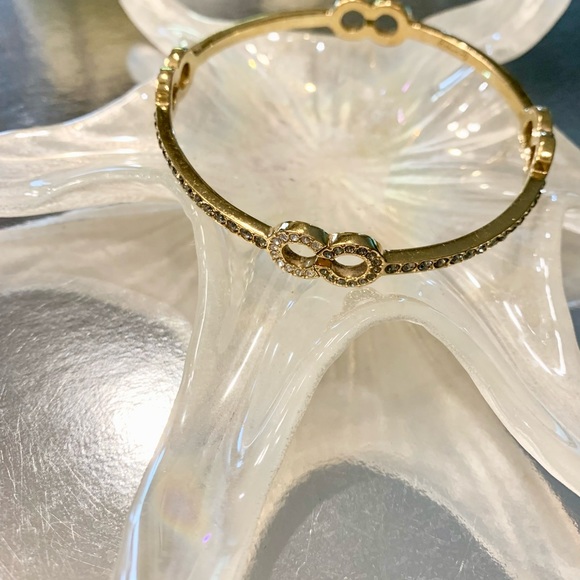 ✨🤍COACH NWOT STUNNING COACH CRYSTAL SIGNATURE C BANGLE EYE CATCHING PRISTINE! - Picture 4 of 5